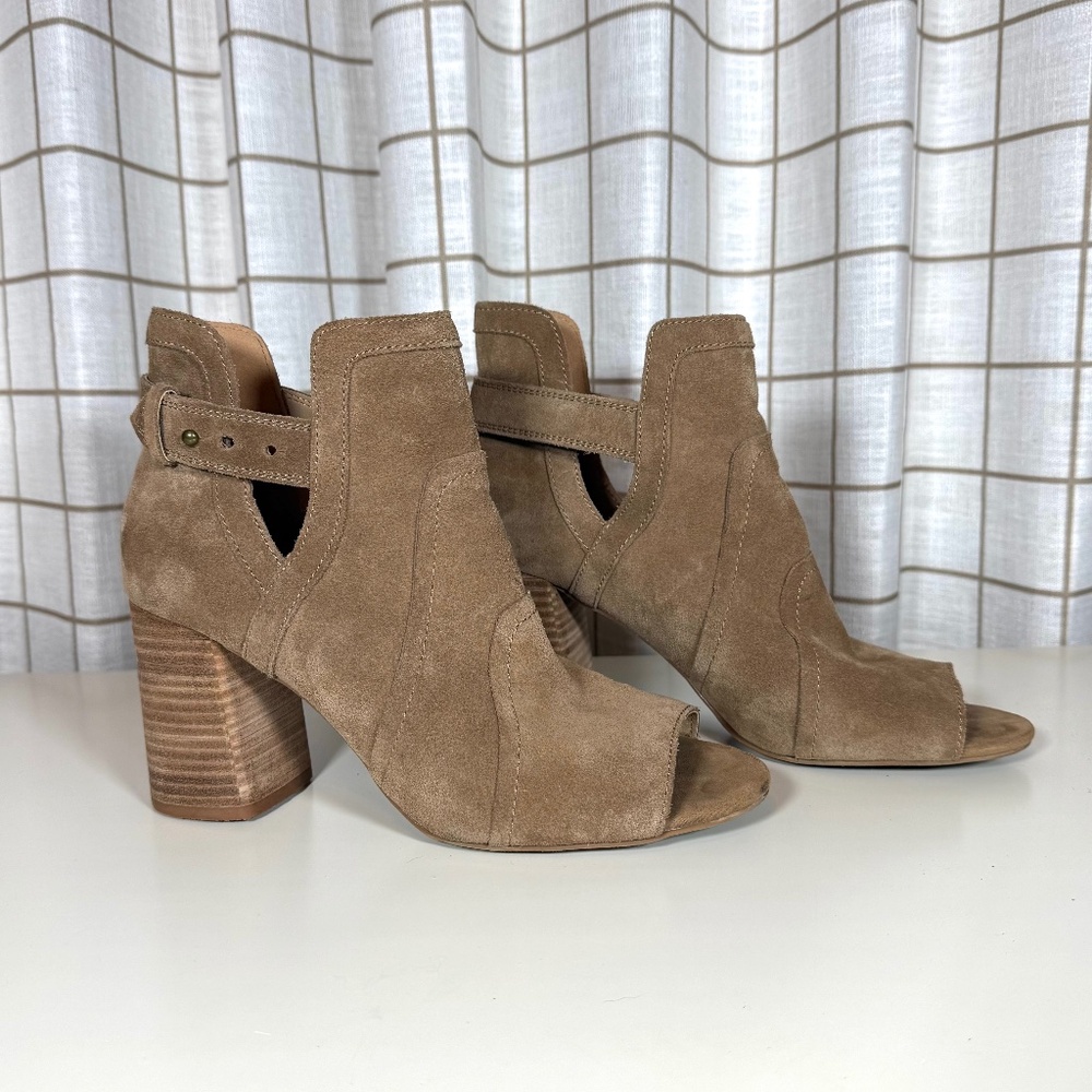Joe's Jeans Women's Cassia Blocked Heel Tan Suede Peep Toe Booties sz 9